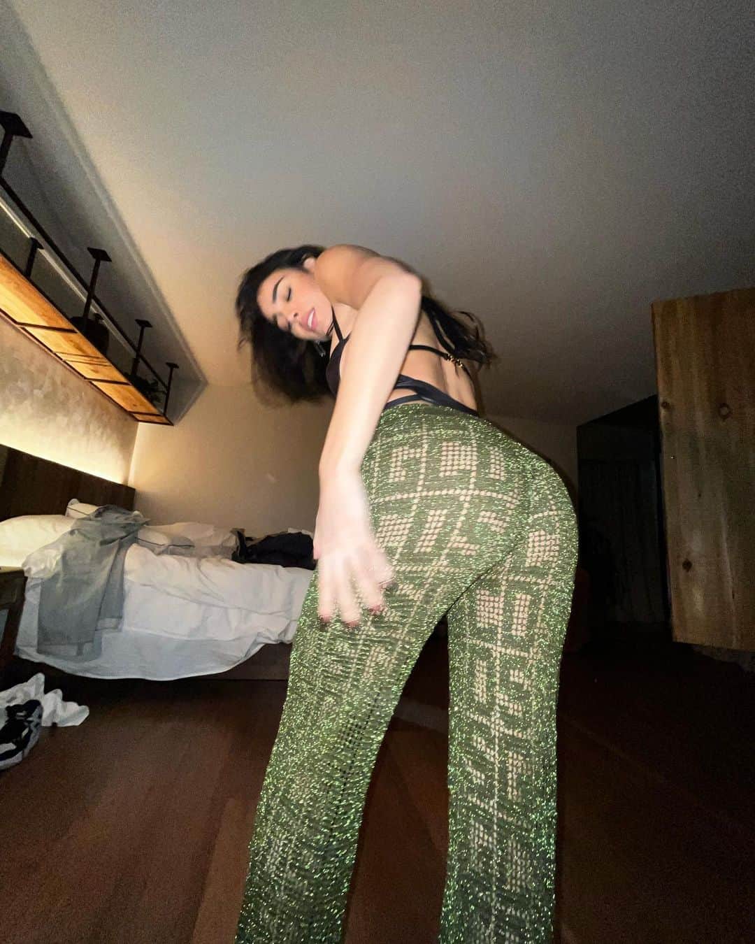 Danna Paolaのインスタグラム：「Yo, yo, yo tiro flores bebé🎶✌🏻☘️」