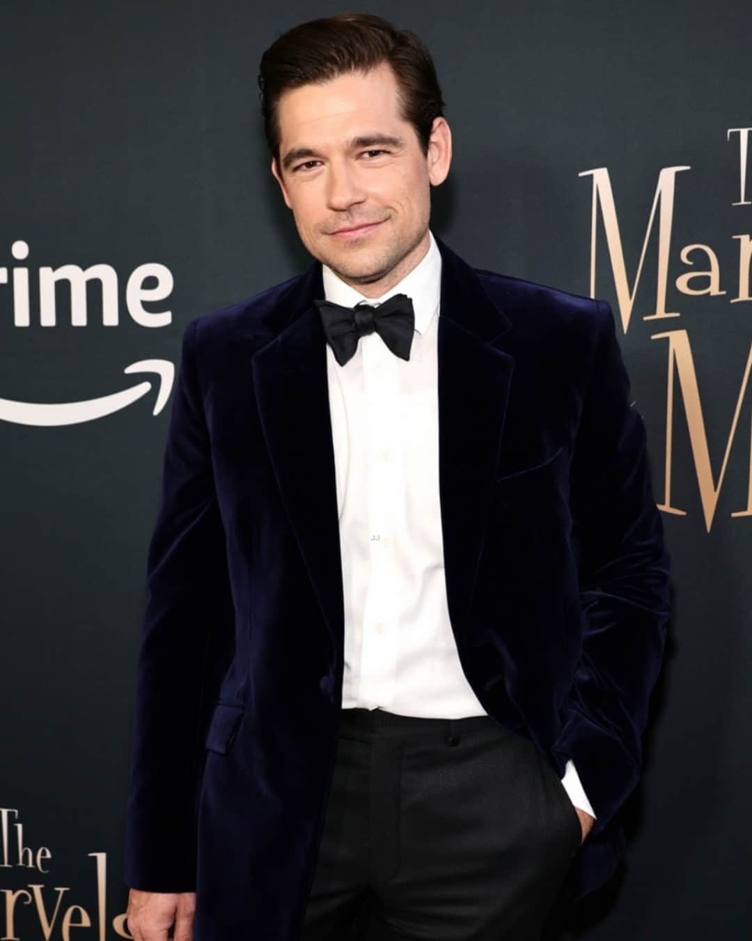 ハンツマンさんのインスタグラム写真 - (ハンツマンInstagram)「@rasonjalph wears Huntsman to the premiere of The Marvelous Mrs Maisel season 5 premiere and looks dashing in a midnight blue, velvet jacket. Our congratulations to the entire cast for the final series of the show!   Styling by: @isewhitestylist  @maisletv  #Huntsman #SavileRow #11SavileRow #bespoke #marvelousmrsmaisel #jasonralph」4月27日 8時00分 - huntsmansavilerow