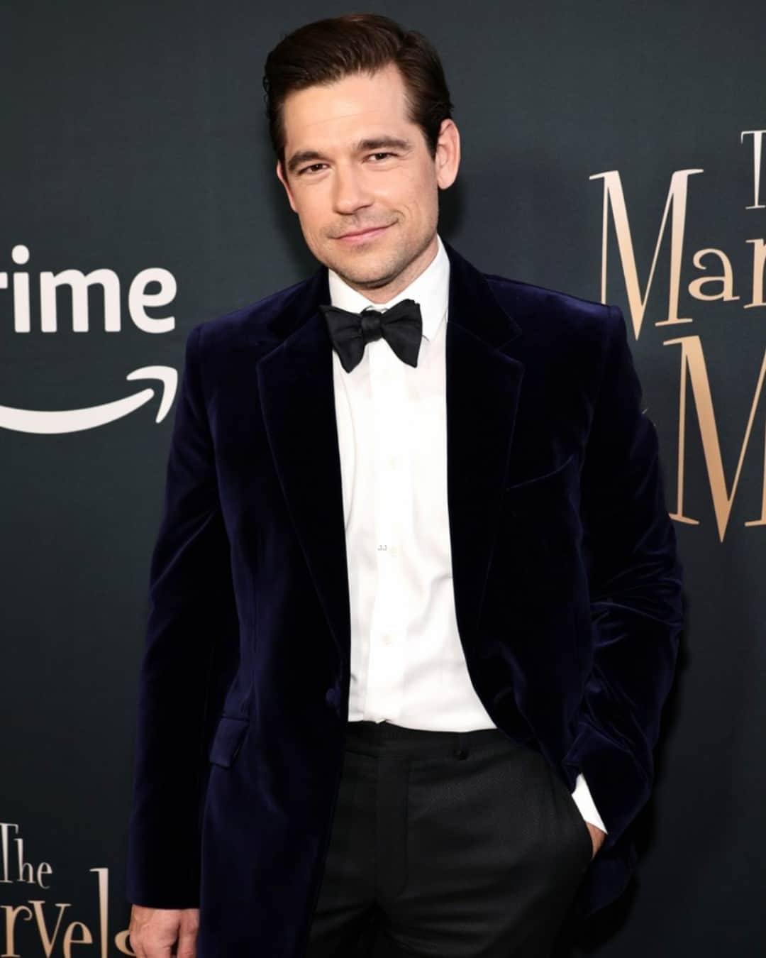 ハンツマンさんのインスタグラム写真 - (ハンツマンInstagram)「@rasonjalph wears Huntsman to the premiere of The Marvelous Mrs Maisel season 5 premiere and looks dashing in a midnight blue, velvet jacket. Our congratulations to the entire cast for the final series of the show!   Styling by: @isewhitestylist  @maisletv  #Huntsman #SavileRow #11SavileRow #bespoke #marvelousmrsmaisel #jasonralph」4月27日 8時00分 - huntsmansavilerow