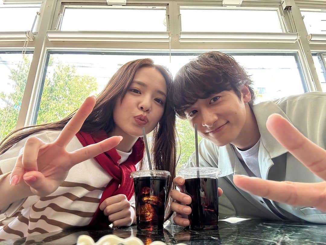 【公式】ペアーズ:恋愛マッチングサービスのインスタグラム：「はじめまして。 ゆうたです🐻まゆうです🐰  今日から30日間限定で、ペアーズで出会った #まゆうた の日常を投稿していきます。  少し恥ずかしいですが、ぜひ覗きにきてください🙈💗  #本命ならペアーズ #小関裕太  #横田真悠 #マッチングアプリ」