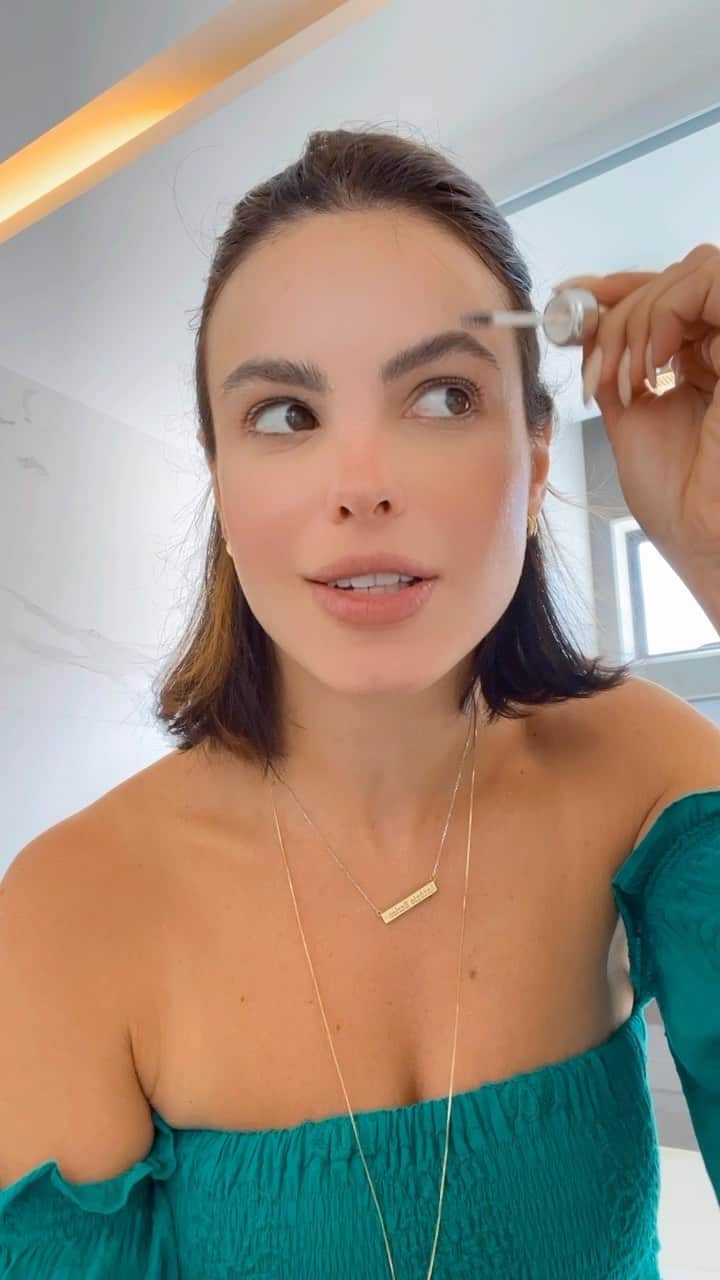 ステファニー・ブリットのインスタグラム：「Quem aí ultimamente se tornou uma “sonsiane”? 🙋🏻‍♀️ #metorneioqueeumaistemia」