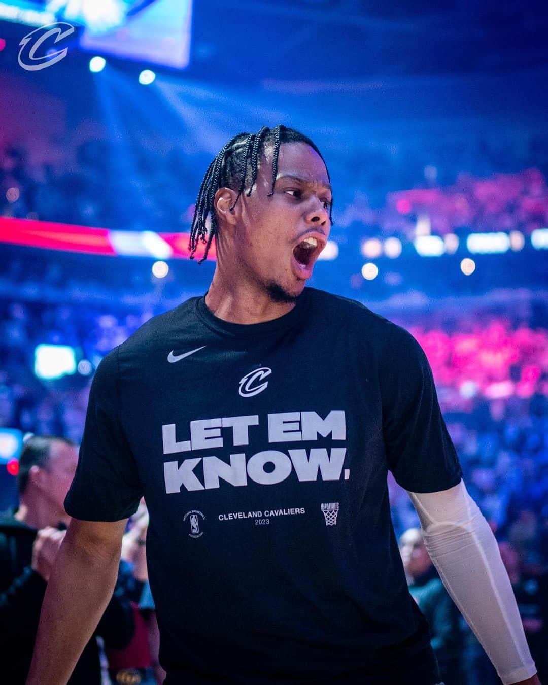 キャブスのインスタグラム：「WE’RE LIVE. TUNE IN.👇  📺 @ballysportscle, @nbatv   #LetEmKnow」