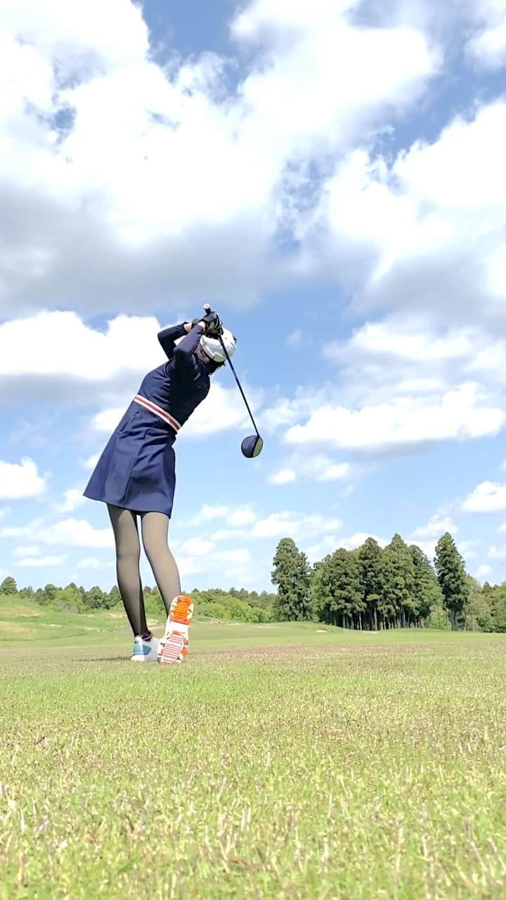 みづきのインスタグラム：「ドライバーがやっと復活😭✨かれこれ半年くらい調子悪かったの💦 この掴んだ感覚は、名付けてハンマー打法🏌️‍♀️🔨この打ち方が合ってるのかわかんないので、明日のレッスンで聞いてみようと思います⛳️  #ショートヘア #ショートヘアー  #ショートヘアー女子   #ゴルフ女子 #スポーツ女子 #ゴルフ好きな人と繋がりたい  #ゴルフ女子と繋がりたい #ゴルフ #ゴルフコーデ #golf #golfswing #genicgolf #victoriagolf #スポーツ #高尔夫球 #골프  #골프레슨  #スイング #ゴルフスイング #gingergolfteam4期生 #カットモデル #カットモデル無料 #コスプレ #コスプレイヤー #cosplay #角色扮演 #코스프레  #cosplayer #tandrgolf」