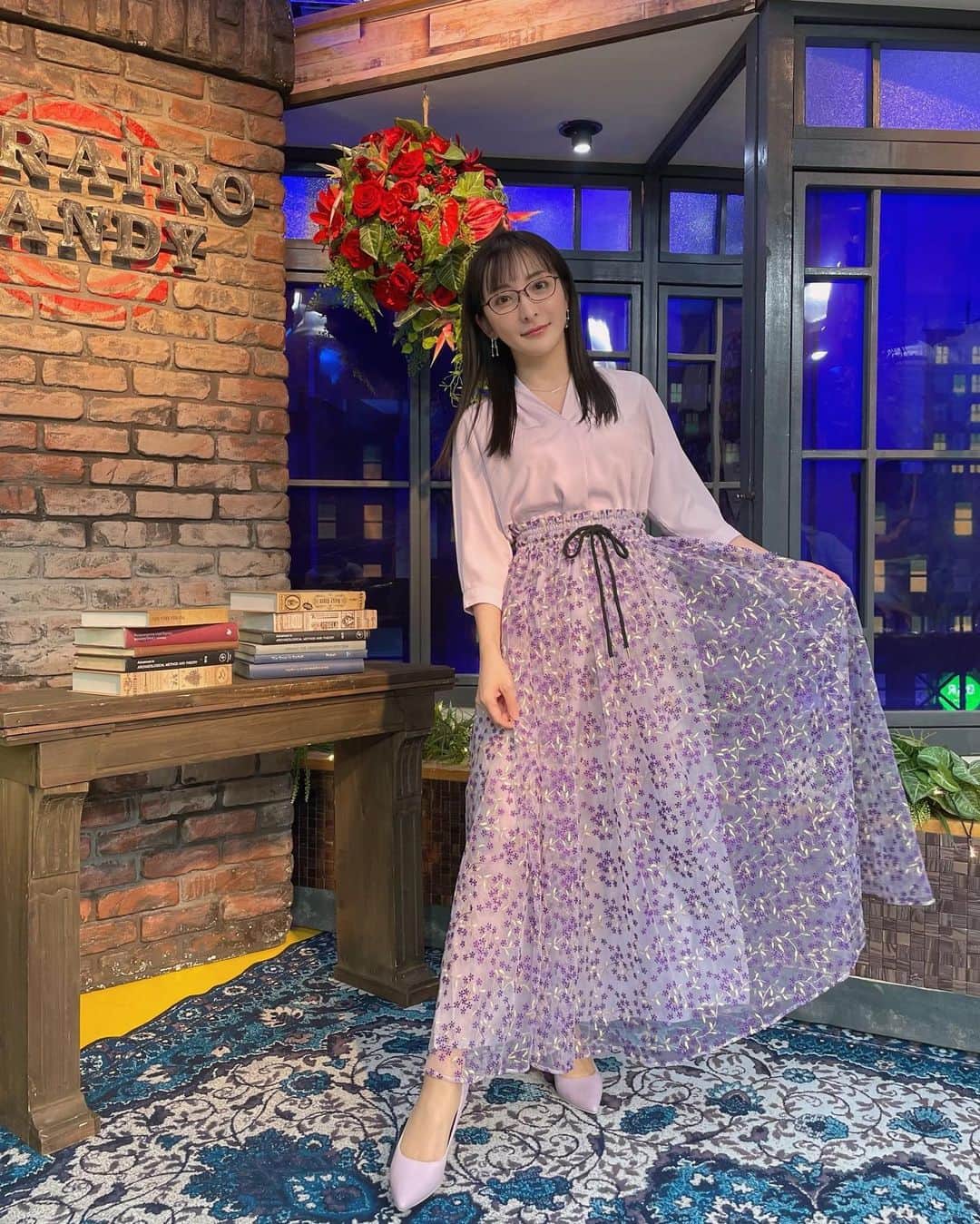 松澤千晶さんのインスタグラム写真 - (松澤千晶Instagram)「バラいろダンディ水曜日  一言日記　小心者克服講座、結構むずかしい。笑 いよいよラストですね。  skirt @obli_official accessory @accessories_blossom_jp  #バラダン #TOKYOMX」4月27日 8時17分 - chiaki_matsuzawa