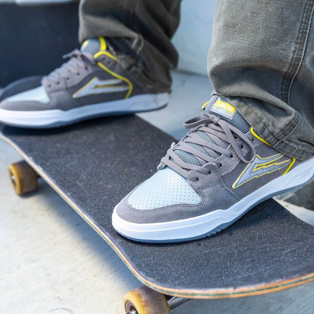 ラカイリミテッドフットウェアのインスタグラム：「Telford Low in Light Grey/Reflective Suede ⚡️  Available now at skate shops and Lakai.com #Lakai #TheShoesWeSkate」
