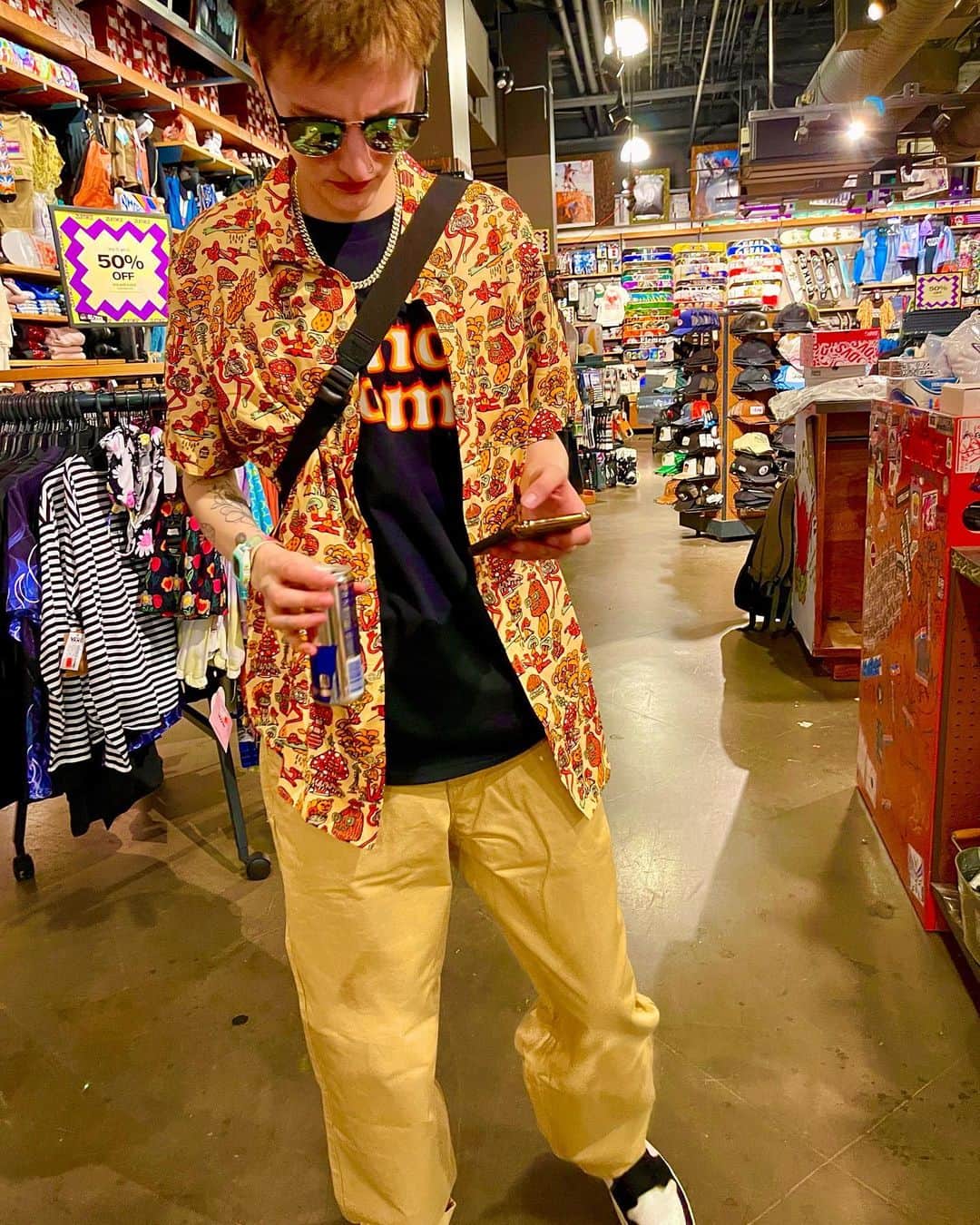 zumiezさんのインスタグラム写真 - (zumiezInstagram)「YO YO YO!!! Summer is right around the corner and ur local zumiez is rocking all the latest trends and styles😎😱 Here is some fire outfits we thought you’d look killer in this season! 🔥 Come on in and vibe out with ur favorite peeps and maybe even try on a fit or two! Maybe grab a snack because we carry CHILI CHEWS!! 🍬 COME GET YA SNACKS HOMIES!!!!👀🛍️ Swipe all the way through to see our photographer and the sickest store manger ever!!🧡」4月27日 8時26分 - zumiez