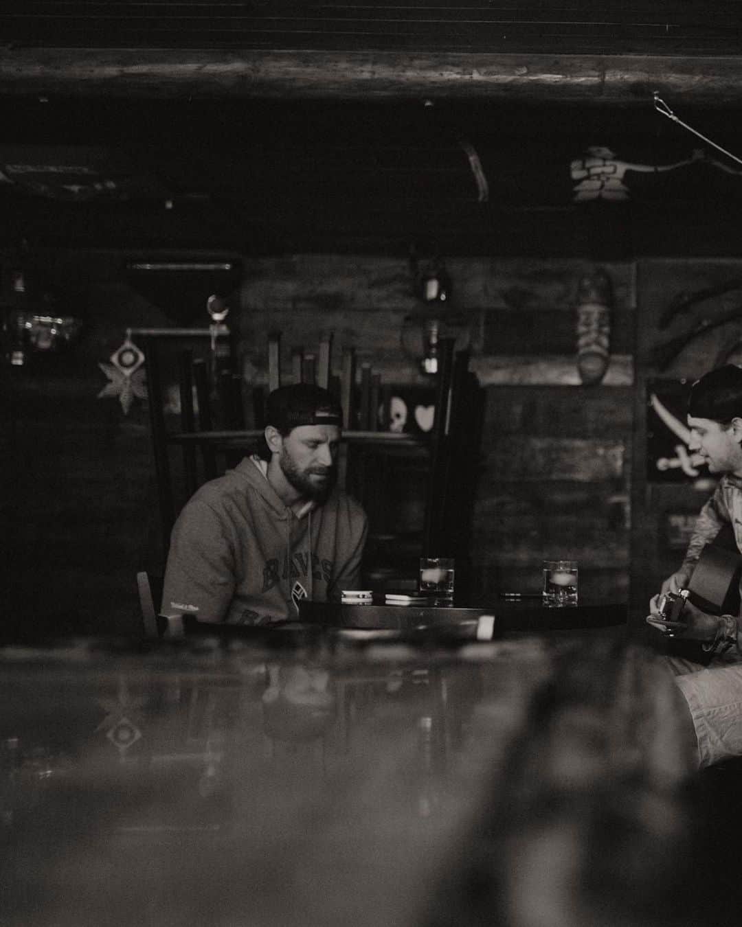 チェイス・ライスのインスタグラム：「Writin' the next ones...  🎸@blakemccoypendergrass  📸@nikkinetz」