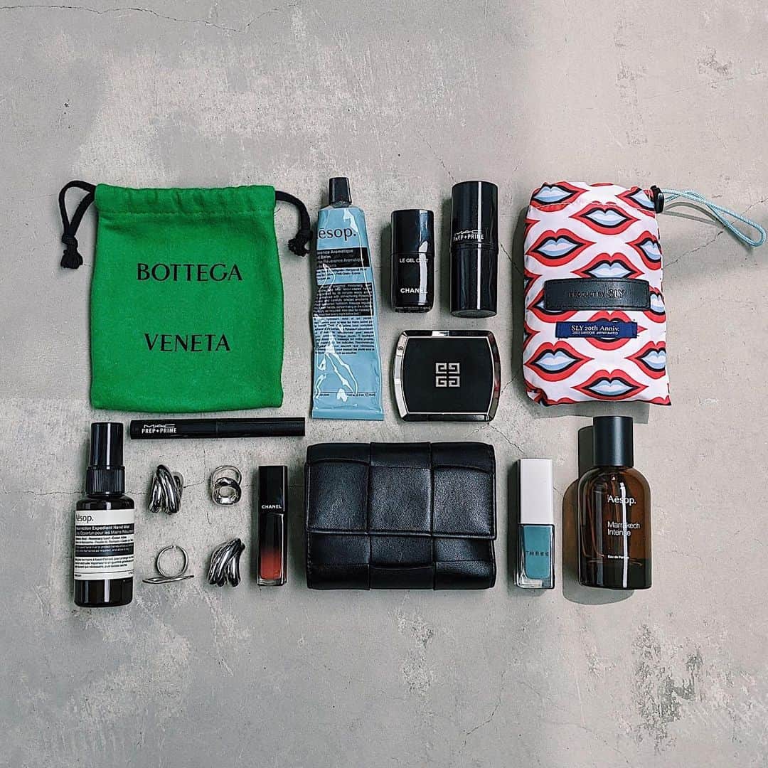 maai0528のインスタグラム：「〻🤡🦋🌼🍑 Ｍy fav‥🎀 ． ． ．  #bottegaveneta  #Aesop #CHANEL #MAC #reeplush  #MOUSSY」