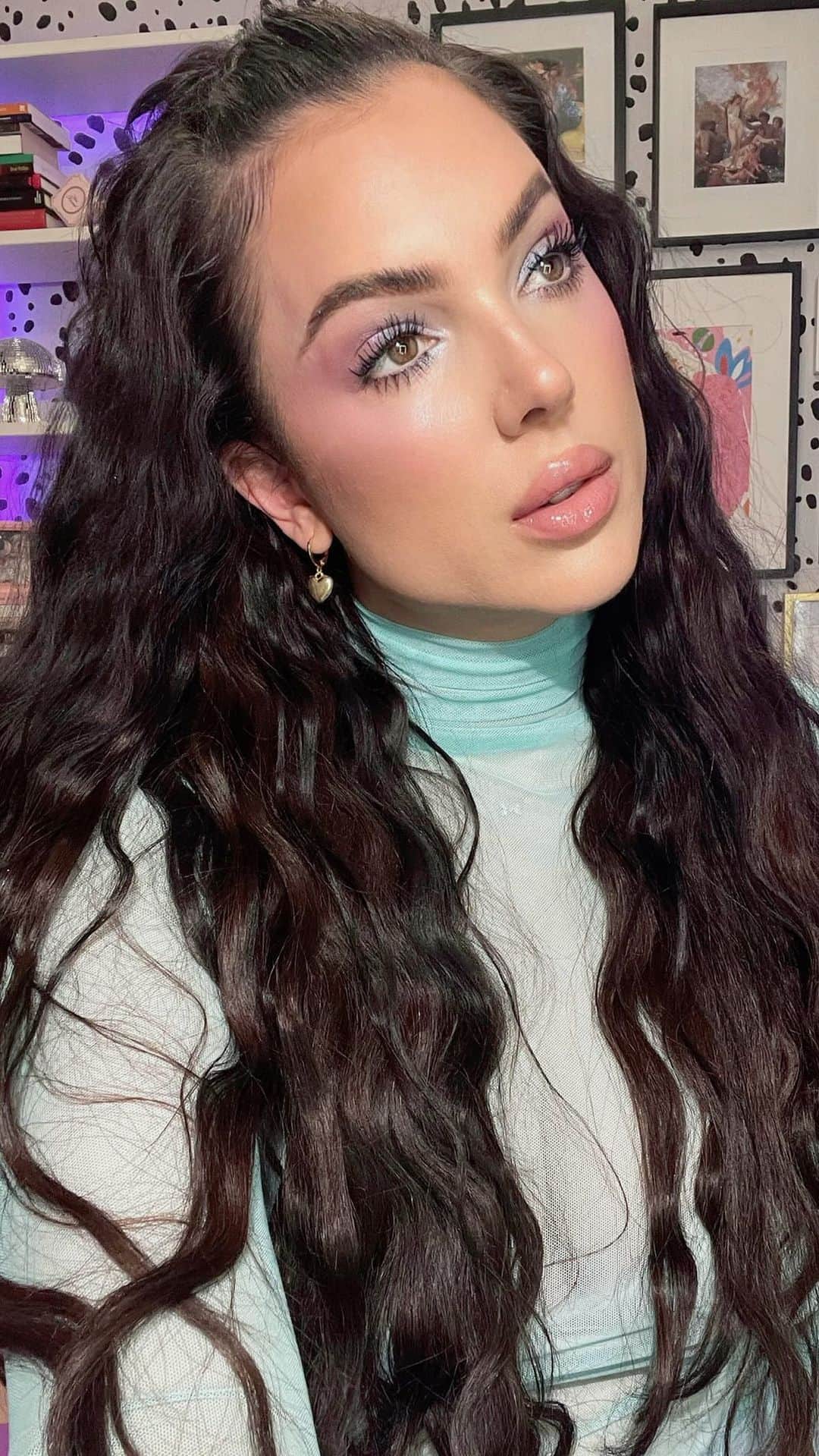Too Facedのインスタグラム：「We’re loving #mermaidcore! 🤩🧜‍♀️🌊 @elysereneau uses Italian Spritz Eyeshadow Palette for a vibrant & colorful mermaid-inspired eye look and Better Than Sex Waterproof Mascara to keep lashes long, voluminous & waterproof all day! 💦 #toofaced #mermaidmakeup #mermaidmakeuplook #tfcrueltyfree」
