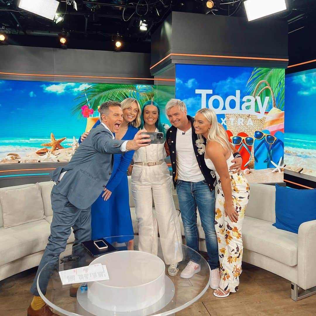 シェパードのインスタグラム：「Always a pleasure chatting to these legends! @davidcampbell73 @sylviajeffreys」