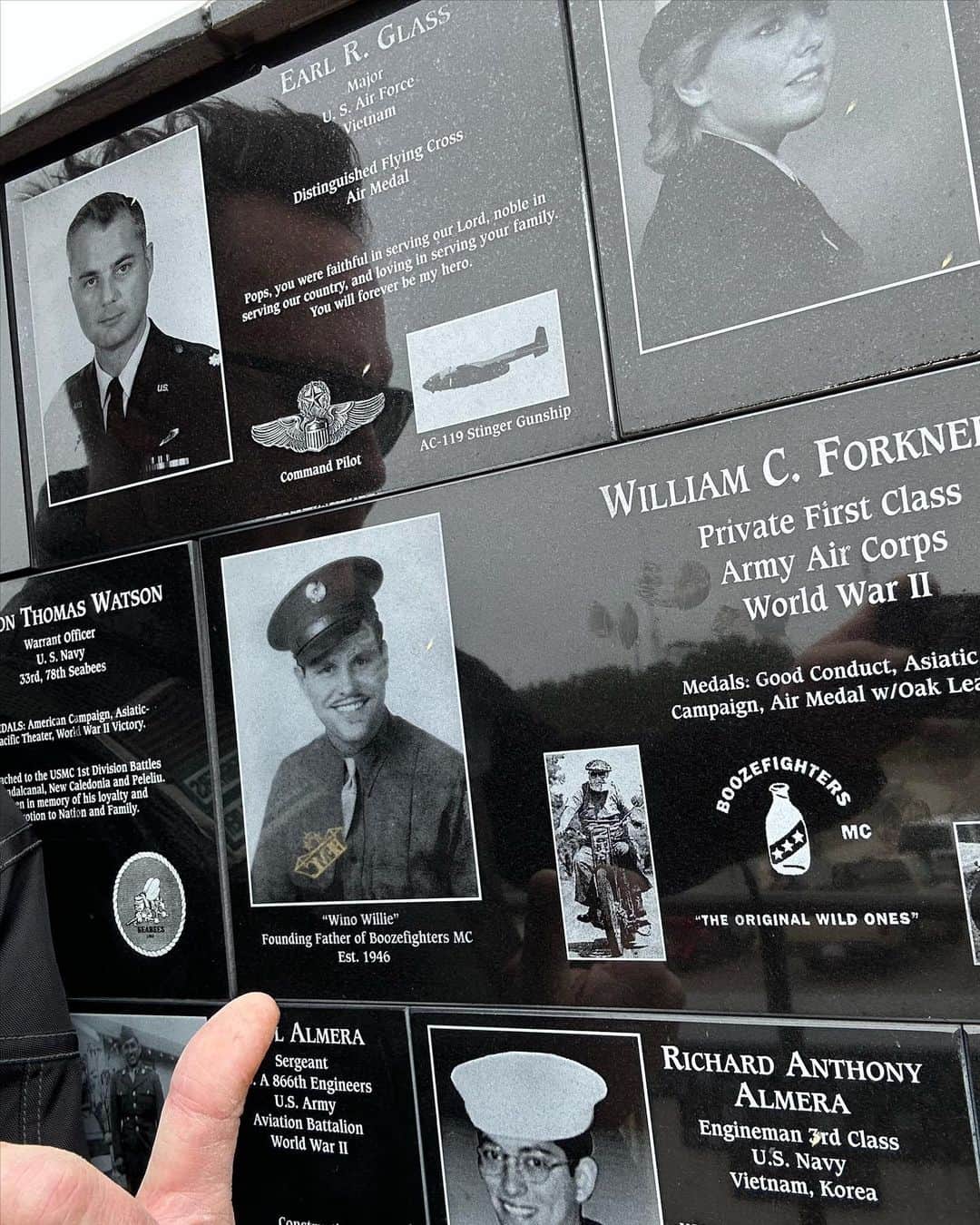 ロバート・パトリックさんのインスタグラム写真 - (ロバート・パトリックInstagram)「Today it was my honor to be the Ambassador for the Combat Controllers Foundation as we dedicated a plaque for the 22 KIA at Mount Soledad Veterans Memorial in San Diego. #veterans #cct #socal」4月27日 9時02分 - ripfighter