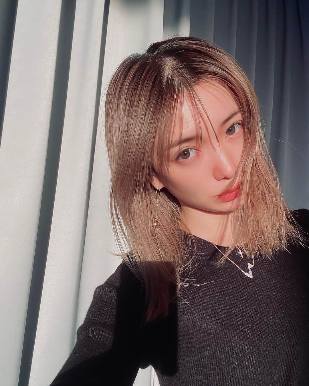 谷口紗耶香のインスタグラム：「today is sunnyday〜☀️ やっぱり太陽が出てると体調がイイですね。笑  毎日世界中の色んなニュースを目にするたびに、"子供達と同じ毎日を過ごして 笑っていられる"こと をこの上なく幸せだなと感じています。  "母"としての充実 "女性"としての充実  自分にも丁寧に過ごせたらなお良し！ ということで　 美活は欠かさず行いまぁす🩵🫡　  @raxybeautybox_jp  RAXYのサブスクとても楽しくて好きです。  #raxy公式アンバサダー #楽天　#raxybeautybox   質の良い食事。毎日のむくみ出し。 しっかりとスキンケア。 身体を整える。  今日もよい一日でありますように👋🏻🌏」