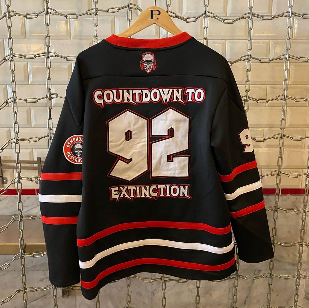 Megadethさんのインスタグラム写真 - (MegadethInstagram)「Come and get ‘em. New limited edition COUNTDOWN TO EXTINCTION hockey jerseys available tonight and at every stop of the tour. Visit the merch booth to get yours. Limited quantities available!」4月27日 9時19分 - megadeth