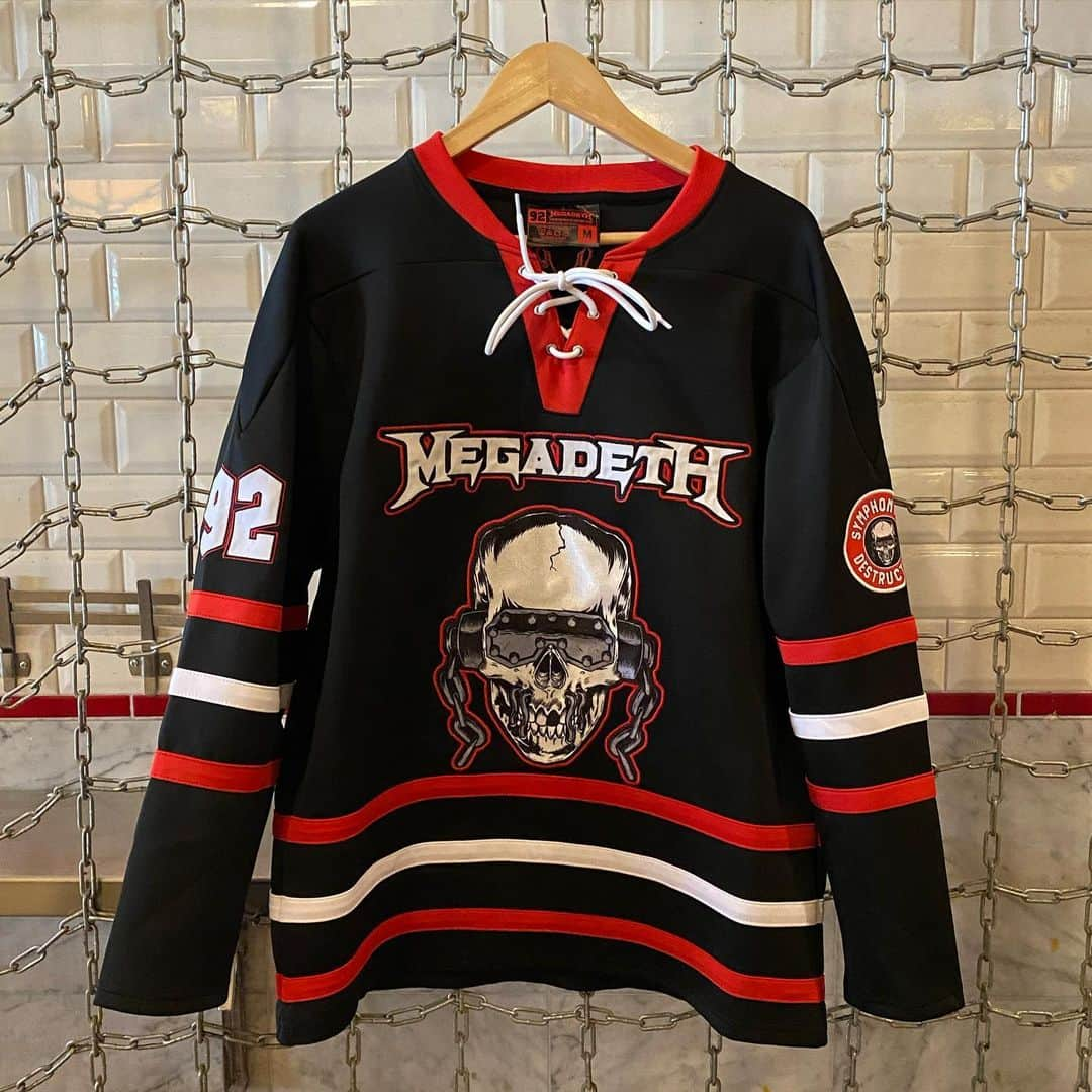 Megadethのインスタグラム：「Come and get ‘em. New limited edition COUNTDOWN TO EXTINCTION hockey jerseys available tonight and at every stop of the tour. Visit the merch booth to get yours. Limited quantities available!」