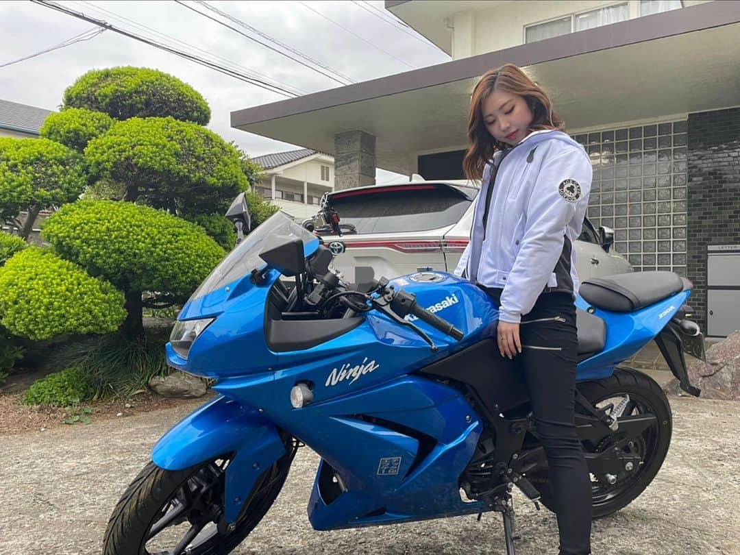 榎本セナさんのインスタグラム写真 - (榎本セナInstagram)「安定のママカメラ📸 ⠀ ⠀  #バイク女子 ⠀#motorsport  #バイク好きな人と繋がりたい #バイクのある風景 #バイク旅 #バイクが好きだ #ツーリング #acecafe #poi #プロテクター #ライダースジャケット #ninja #ninja250 #kawasaki #kawasakininja #巻き髪 #ギャル ⠀ ⠀ ⠀   #Japan  #撮影モデル #被写体 #goodmorning  #portrait #photography #ポートレートモデル #ファインダー越しの私の世界 #japanesegirl #instagood #instadaily」4月27日 9時30分 - senna_e_official