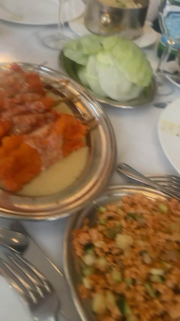 ファンクマスター・フレックスのインスタグラム：「WHO HAS EVER WENT TO MR. CHOWS? WHATS YOUR FAVORITE ON THE MENU? CHICKEN SAUTEE WITH PEANUT SAUCE? BLACK SHRIMP? @mrchow   WE MAKING IT REALLY HAPPEN! @julio @joejaxson @elis」