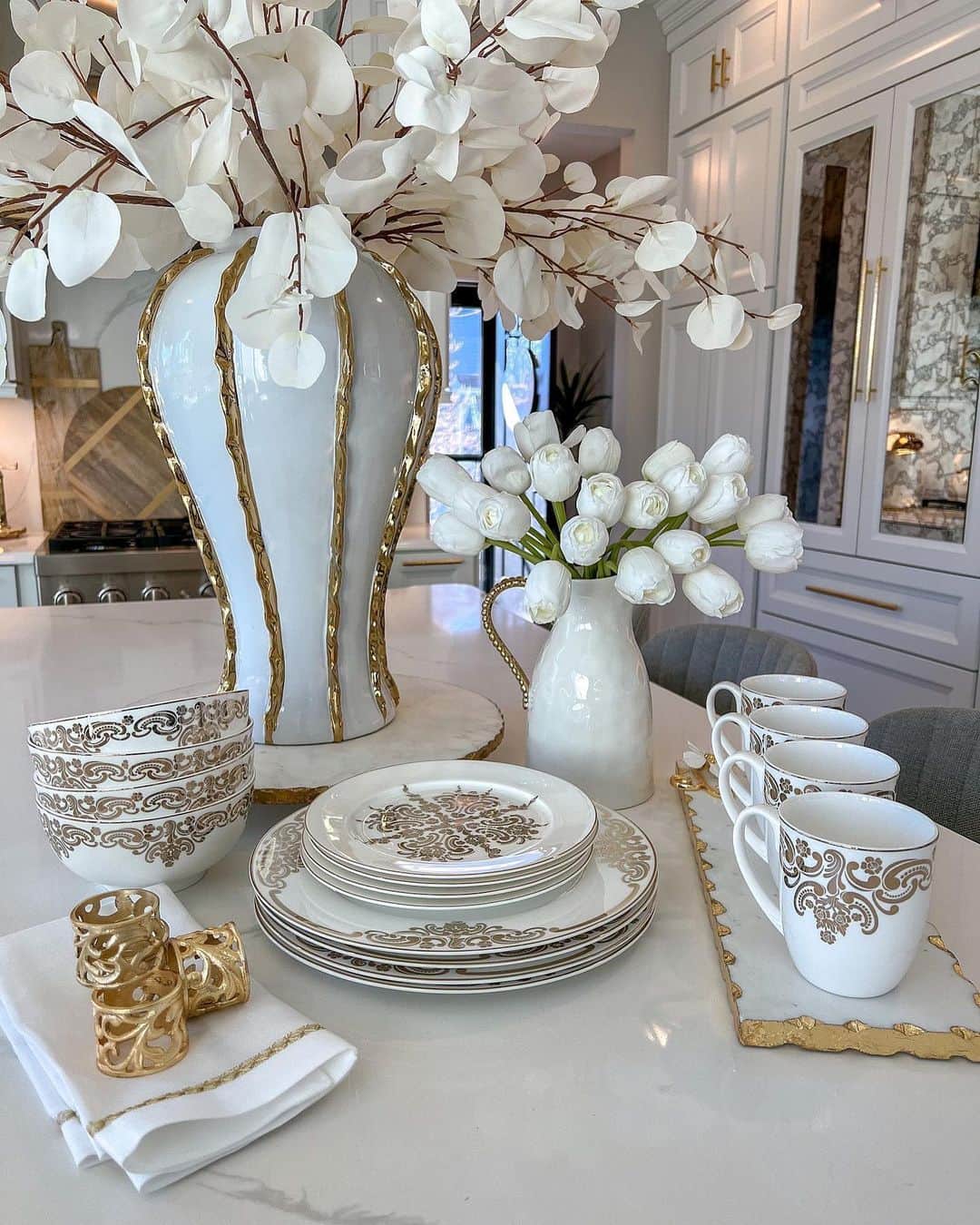 のインスタグラム：「Your Favorites are Coming BACK! Tune in this Saturday April 29th at 12PM EST to shop our RESTOCK DROP✨ Popular florals, canisters, trays, decor for every room and more will be back this Saturday at 12PM EST only at inspiremehomedecor.com ✨  Link in bio inspiremehomedecor.com」