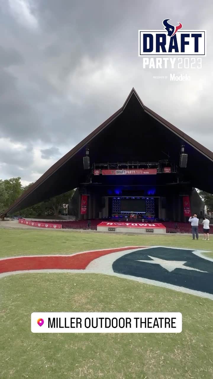 ヒューストン・テキサンズのインスタグラム：「Tomorrow is the big day, BE THERE! 🤘」