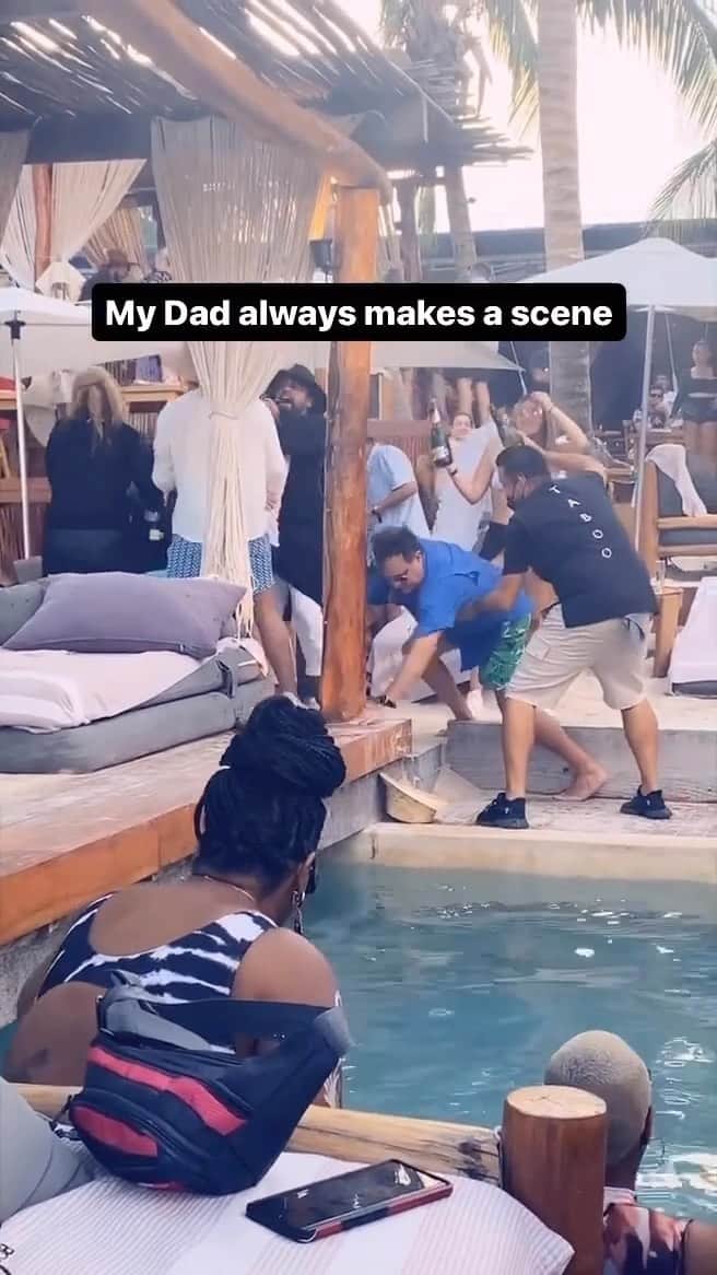 ファンクマスター・フレックスのインスタグラム：「( NO AUDIO ) DID HE MELT INTO THE POLE? TOO MUCH @SMIRNOFF BLUE? DAD EMBARRASSING HIMSELF? CHICKS GONNA RUN HIS POCKETS? WHY IS HE AT RHE POOL? @dadpack」
