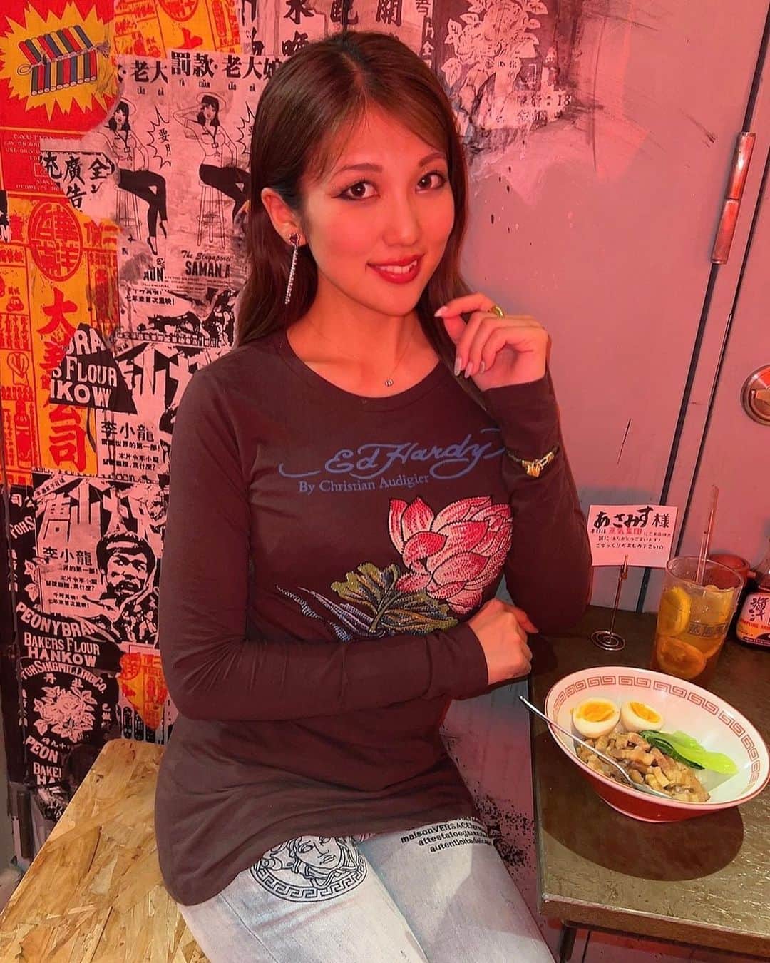 神谷麻美さんのインスタグラム写真 - (神谷麻美Instagram)「#蒸気集団 で#台湾料理 いっぱい食べた💖✨️ 全部美味しすぎましたぁ🥰💖🥠💖✨️  💜#焼き小籠包 4種盛り(正宗、翡翠、フカヒレ、鶏) 💖✨️ 肉汁いっぱいで、どれも美味しいし❤️✨️  💜とろとろ豚バラチャーシュー黒酢蒸し🐖💕✨️ 柔らかくて、食べやすくて、美味しすぎ🥰💖🫶💖✨️  💜台湾かき氷もイチゴいっぱいで、テンション上がって💖🥰💖🍧🌈💖✨️  💜#じゃがバター の蟹味噌のせ🧠とても美味しかったぁ🥰💖✨️ #蟹味噌 好き🥰🫶🧠💜✨  💜台湾#クラフトビール いっぱい種類あるの🍻💖✨️ 私は、フルーツいっぱいのってるサワー飲んでた🍓💖✨️美味しかったぁ❤️✨️  店内#AKIRA イメージ🏍してて#ネオン で可愛いの💖💜🪐🫶🏍💖💜✨️  PR @jokishudan  #横浜ディナー #横浜グルメ #横浜デート #横浜居酒屋」4月27日 10時08分 - asamice428
