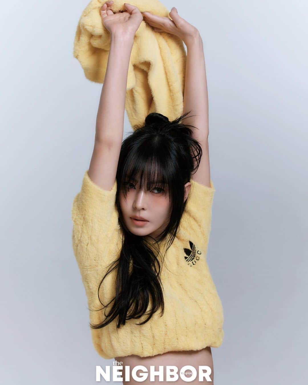 キム・ソヨンのインスタグラム：「📕 @neighbor.magazine    @shohyun  📸 @choimoonhyuk  💇‍♀️ @suann614  @_rang____  💄 @harunangja @o._.sw  👗  @_kimdahyun @happydebbie__  🏠 @sso_julia @yanggang23  @seokho89 @j_soo_ya    모두 감사해요❤️🙆‍♀️」
