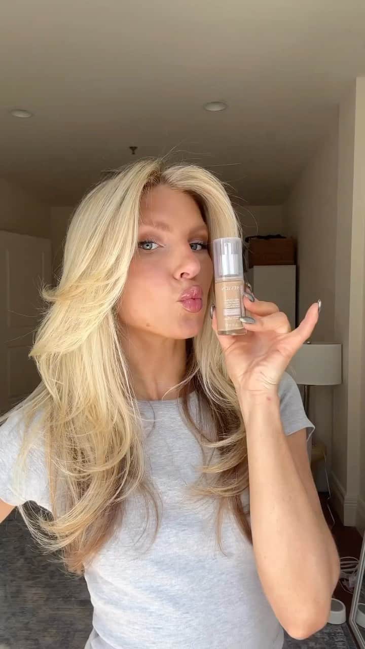 Revlonのインスタグラム：「Luxe results, skincare benefits and lives up to the hype?! We’ve got to say, #RevlonIlluminance Skin Caring Foundation is THAT girl 🤩  📹: @acquired.style」