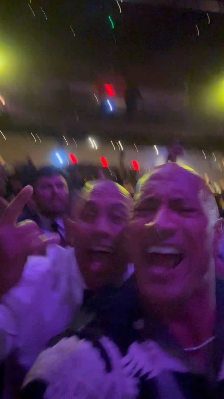 ドウェイン・ジョンソンのインスタグラム：「When that “good stuff” starts kickin’ in…. 🤣😈🥃💥   Beautiful & fun (and wild) night with our aiga and one of the best bands on the planet - our USOs @commonkings 👑 🌍   @samoanstuntman aka my partner in zero f*cks 💀🤟🏾 Tautua Reed somewhere strategizing our next gig 😉🥂   #hbduncleleroy ❤️ #alittlebitloudernow」