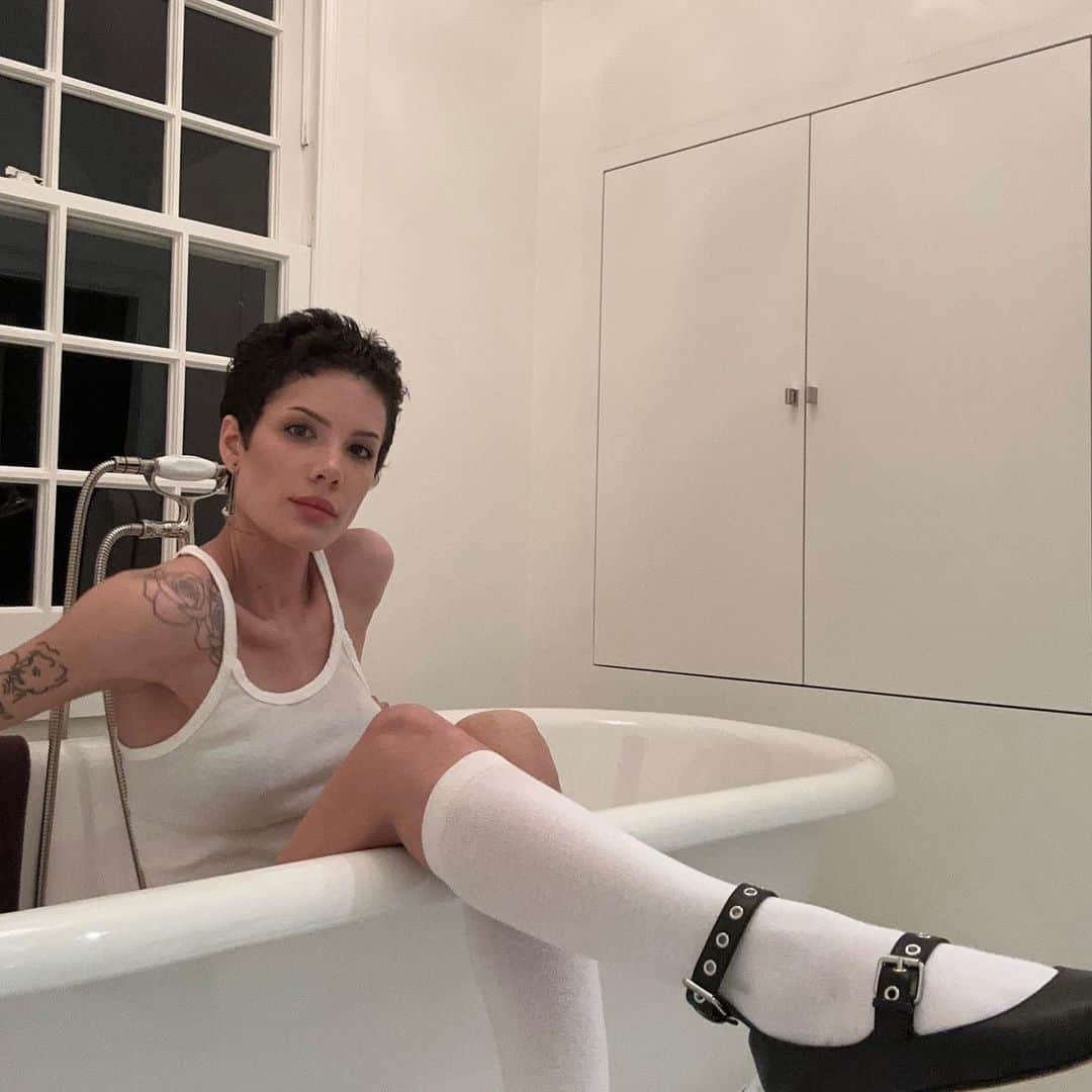 Halseyさんのインスタグラム写真 - (HalseyInstagram)「🛁」4月27日 10時44分 - iamhalsey