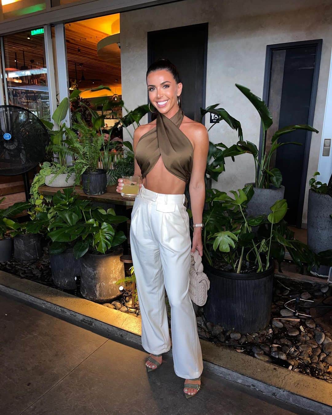 Ainsley Rodriguezさんのインスタグラム写真 - (Ainsley RodriguezInstagram)「Wasa-bae 🍣  . Outfit details 🛍️ https://liketk.it/47Wi5  #datenight @milagroup_miami」4月27日 10時51分 - ainsley