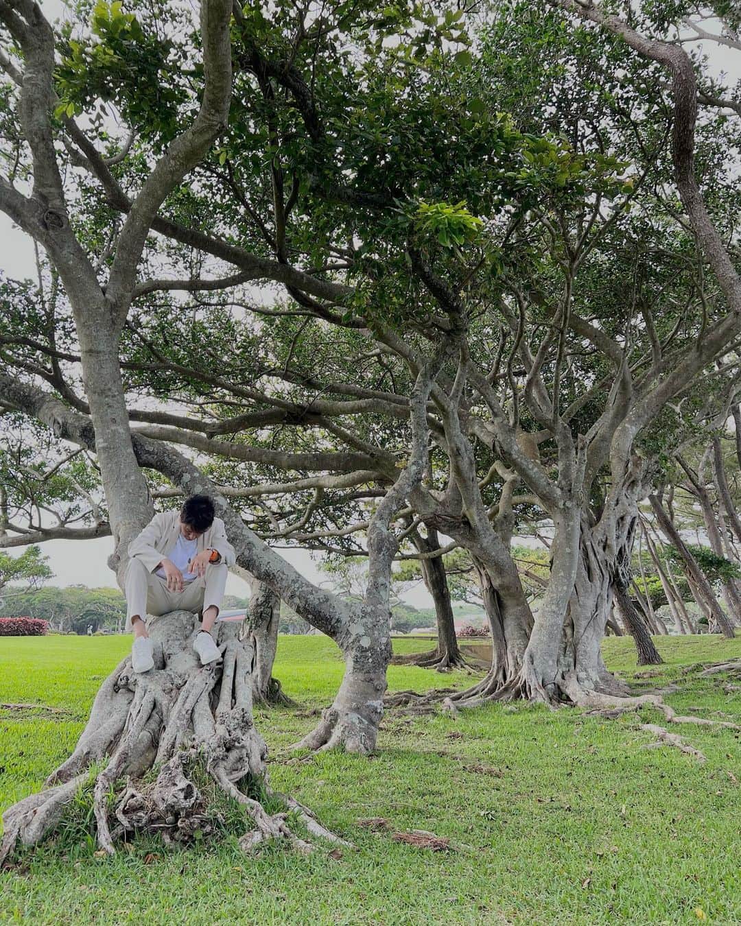 川崎麻世さんのインスタグラム写真 - (川崎麻世Instagram)「自然と一体化になれてリラックスした瞬間にエネルギーが充電された気持ちになれるよね✨ この感覚が好きだな😃  #沖縄 #平和祈念公園」4月27日 10時52分 - mayokawasaki