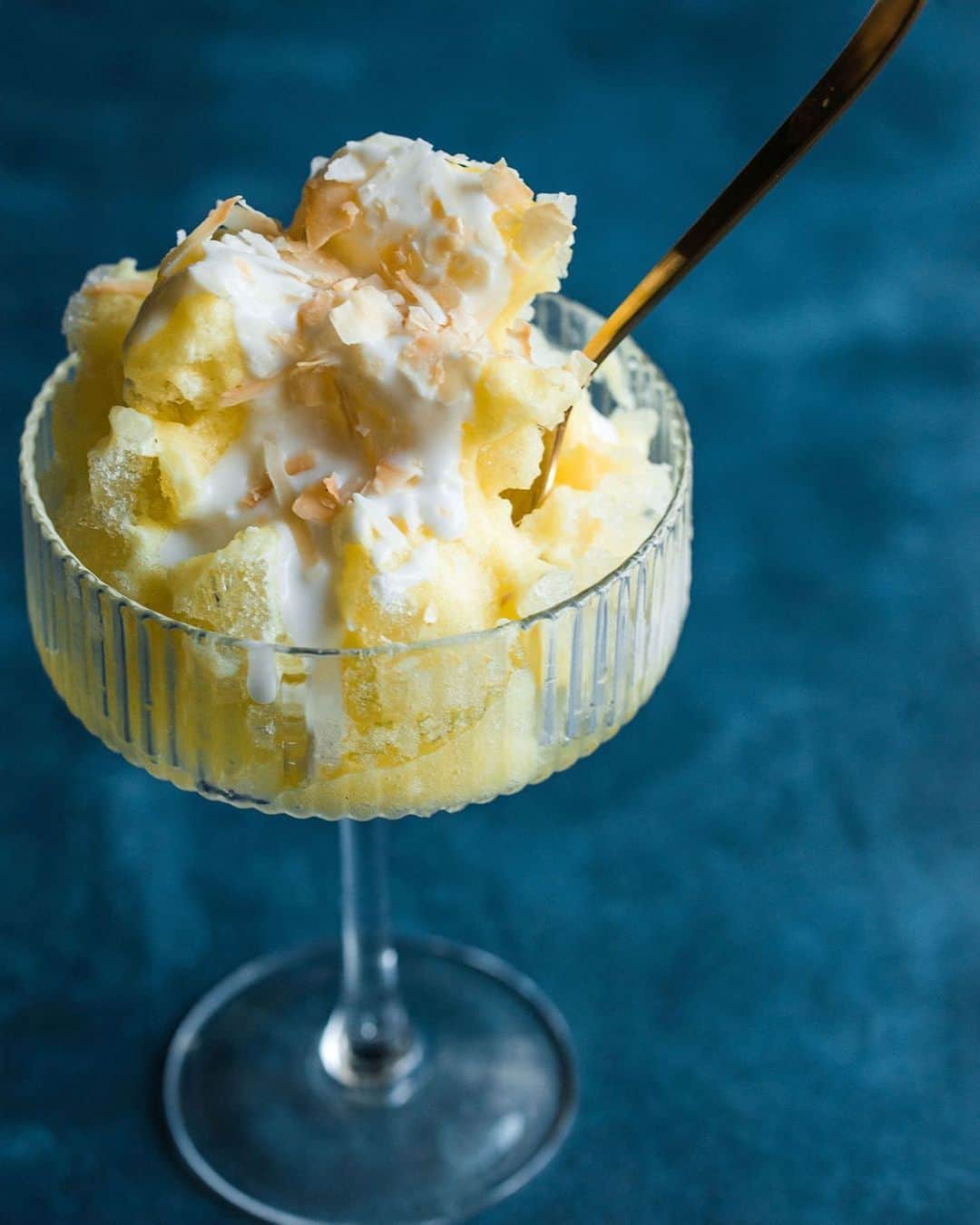 ティファニー・ティーセンのインスタグラム：「Reminiscing about our spring break trip to Hawai’i and think I’m gonna make my “Piña Colada Shave Ice” this weekend since it will be a warm one here in LA! 🏝️#linkinbio」