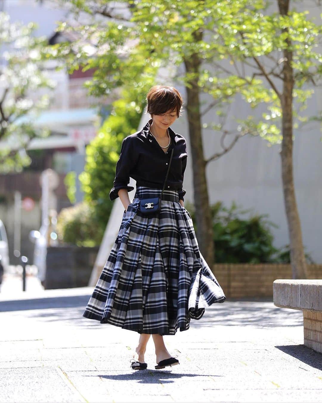 富岡佳子のインスタグラム：「スカートのボリューム感がお気に入りです♡ @leilian_by_tomiokayoshiko  軽さもいい感じ♡」