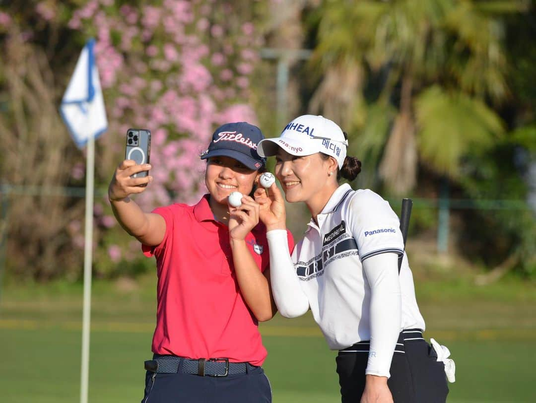 ユ・ソヨンさんのインスタグラム写真 - (ユ・ソヨンInstagram)「I had a hole in one and my pro-am partner Venessa had an eagle today🙌😎 What a day👏👏👏 Cannot wait to start  @jmeaglelachamp @wilshirecountryclub is one of my favorite courses to play on tour ⛳️  오늘 저는 홀인원 하고 프로암 함께한 친구는 샷이 들어가서 이글 했어요!! 제가 제일 좋아하는 코스 중에 하나인 윌셔 골프장에서 시작하는 내일의 대회 설레는 마음으로 기대해봅니다💓 #holeinone #eagle」4月27日 11時32分 - 1soyeonryu