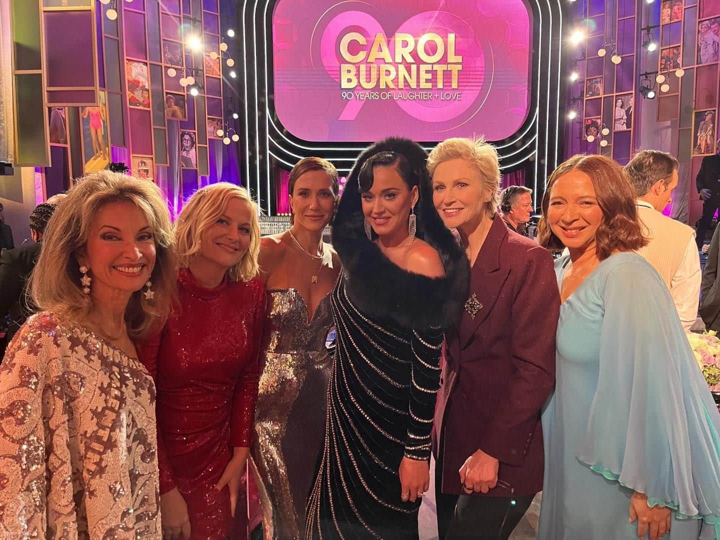 スーザン・ルッチのインスタグラム：「Les Girls—super selfie before the show and our tribute  to our favorite girl of all!!! Happy Birthday, Carol!!!🎂🎂🎂🥳🥳🥳❤️ You inspired us all!!!❤️👏👏👏👏」