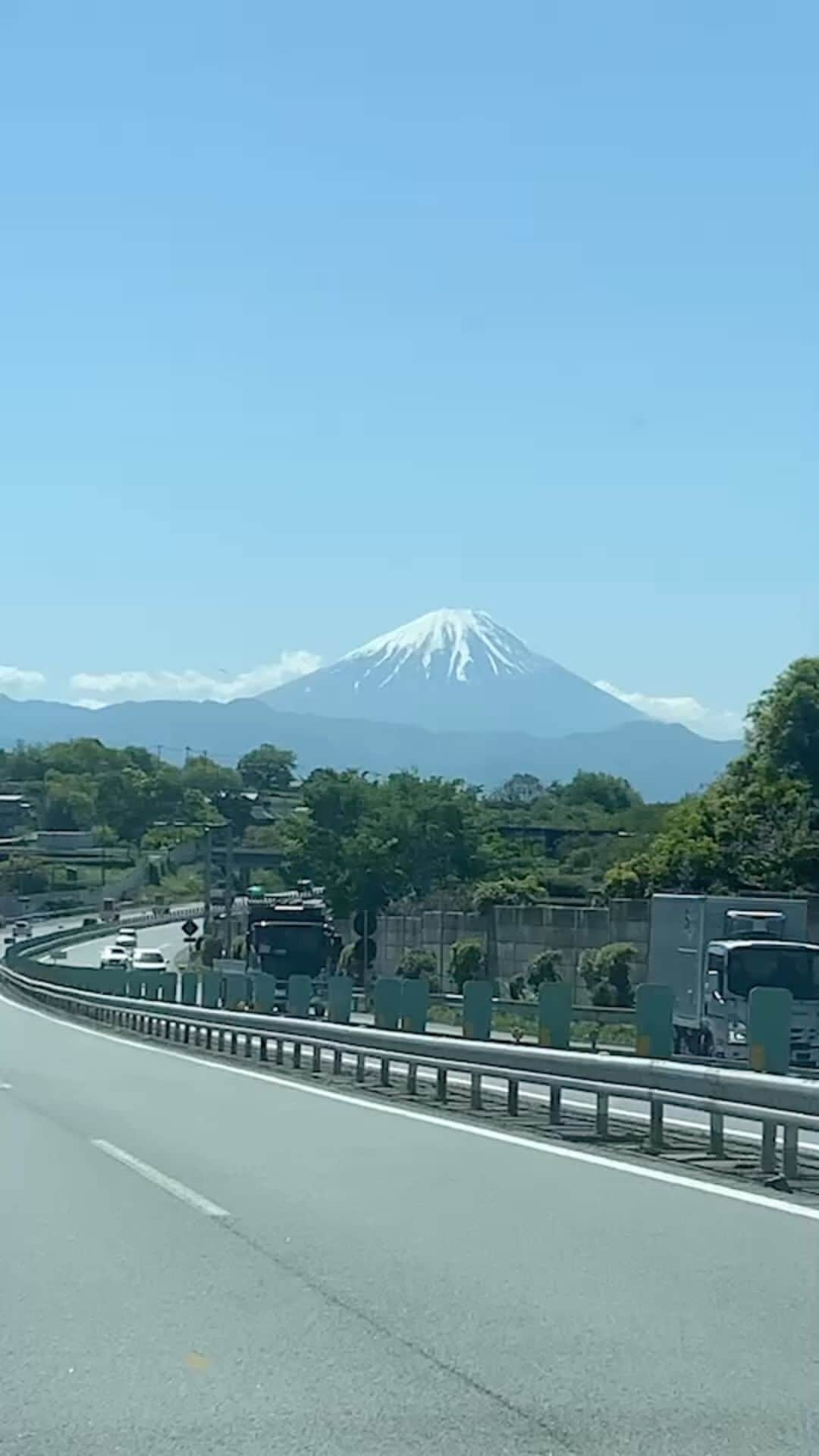 篠原信一のインスタグラム：「今日はいい天気☀️ 富士山がキレイによく見える♪ #いい天気  #富士山  #気持ちいい  #晴天」