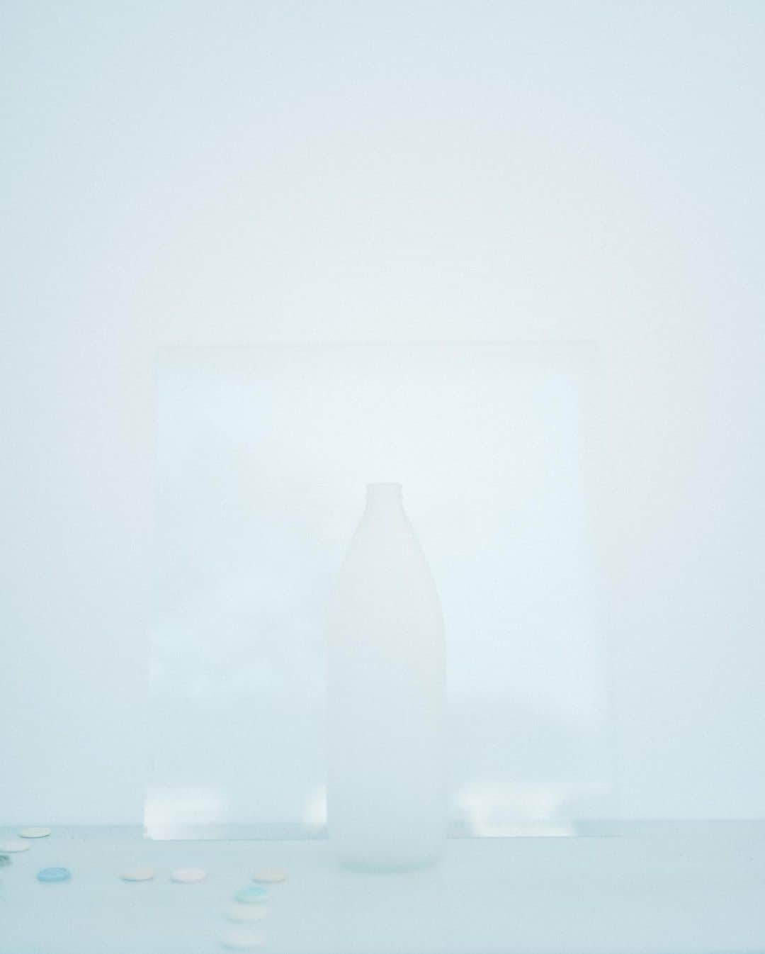 林響太朗のインスタグラム：「白とボタン   #yukifujisawa #森山邸 #gfx50r」