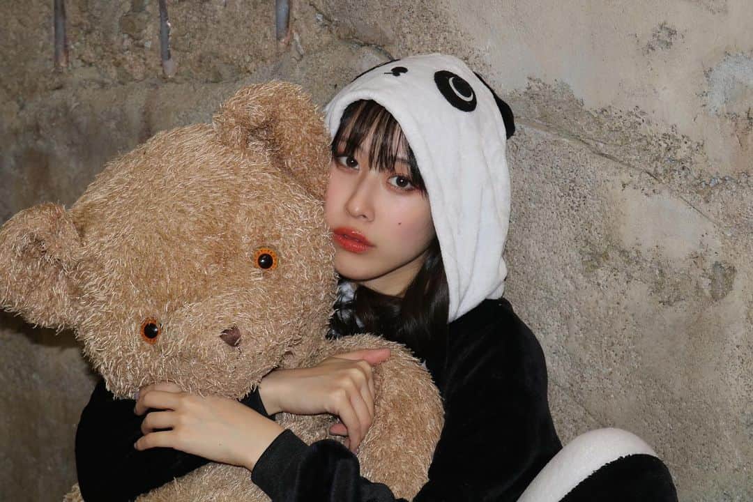 宮島小百合のインスタグラム：「🐼？🐻？  #かかかぶぶぶききき#🐼#パンダ #くま#アイドル#撮影会」