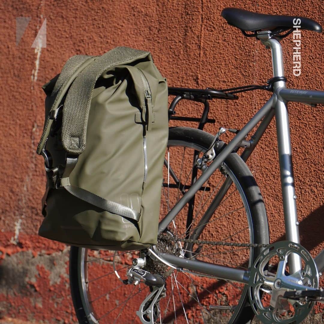 RITEWAY -Official Instagram-さんのインスタグラム写真 - (RITEWAY -Official Instagram-Instagram)「SHEPHERD シェファード リアキャリア＆サイドバッグのカスタマイズ。  バックパックは背中が蒸れるし、重くて疲れます。  BASIL ソーホーノルトリヒト 自転車ではサイドバッグ、降りたらバックパック。 荷物を背負わないサイクリングの解放感をぜひ味わってください。 ＊2023年5月末 販売開始予定  #riteway #ライトウェイ #自転車 #自転車通勤 #自転車通学 #自転車女子 #ロードバイク #自転車のある生活 #自転車旅 #サイクリング #クロスバイク #ミニベロ #basilbikebaskets #bicyclebackpack #bicyclepannier #bicyclesideback #bicyclephotography #ritewayshepherd #ポタリング #ホリゾンタルフレーム #horizontal #cycling #壁部」4月27日 12時12分 - riteway_bike