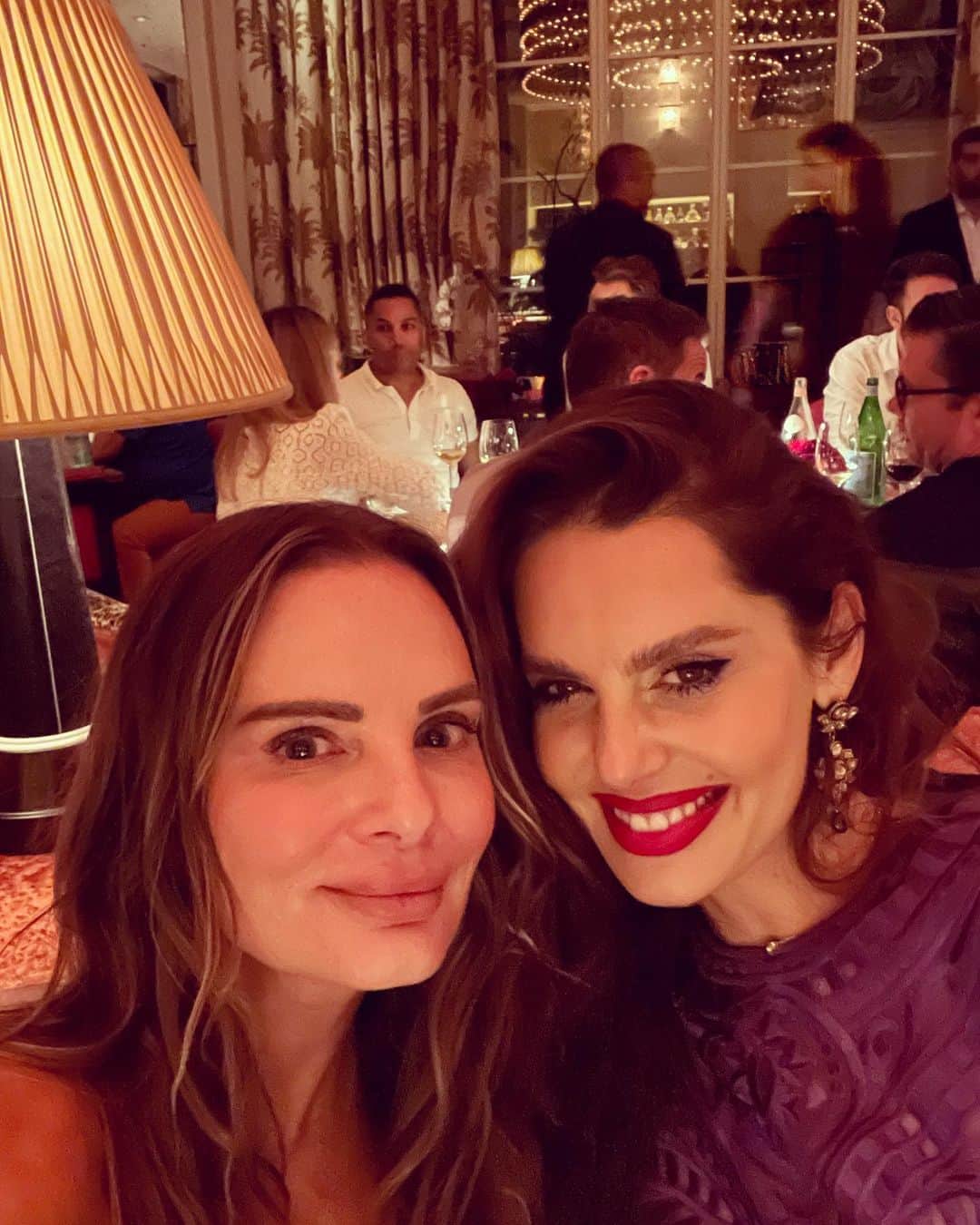 ガブリエル・アンウォーのインスタグラム：「@madlenakalinova & me marveling over @naeemkhannyc career. With @shareefmalnik」