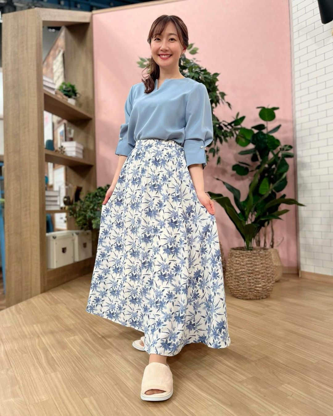 佐竹明咲美さんのインスタグラム写真 - (佐竹明咲美Instagram)「. LOVEかわさき衣装🌺  tops＆skirt  @pierrot_shop   「はいさいFESTA」にぴったりな 爽やかブルーのお衣装🩵  ラチッタデッラのはいさいFESTAは 5月3日(水)〜7日(日)です♪ GWのおでかけにぜひ🐠  #LOVEかわさき　#川崎市　#tvk #ラチッタデッラ　#はいさいfesta   #アナウンサー衣装  #衣装 #アナウンサー　#リポーター　#司会」4月27日 12時32分 - asami_satake