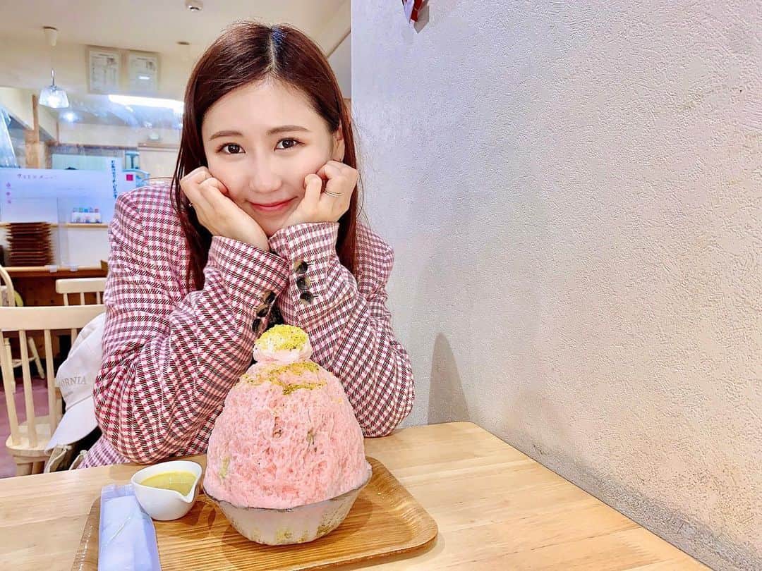 西野未姫のインスタグラム：「毎日かき氷食べたいけど痩せたい😐」