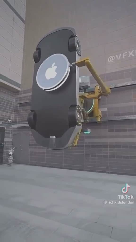 ファンクマスター・フレックスのインスタグラム：「APPLE CAR? DIGITAL CAR? THAT A MAGNET? WHEN THIS COMING OUT? HOW MUCH DOES IT COST? @tatwza x @」