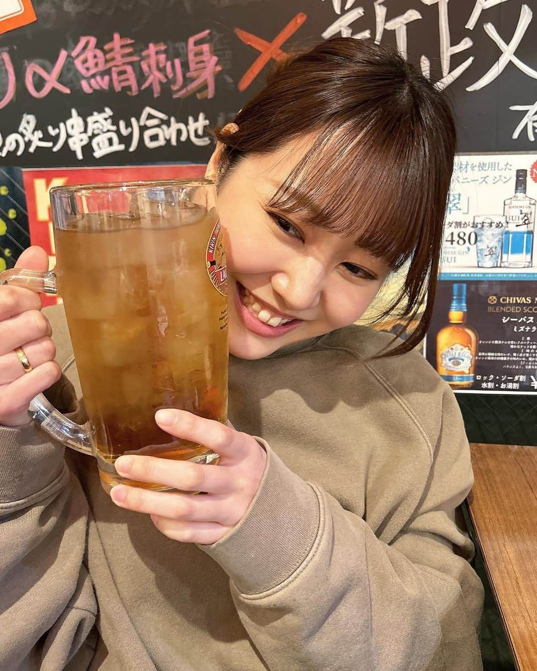 門脇佳奈子さんのインスタグラム写真 - (門脇佳奈子Instagram)「お酒持ってる写真しかないってどーゆーこと😑」4月27日 12時44分 - kanakoofficial