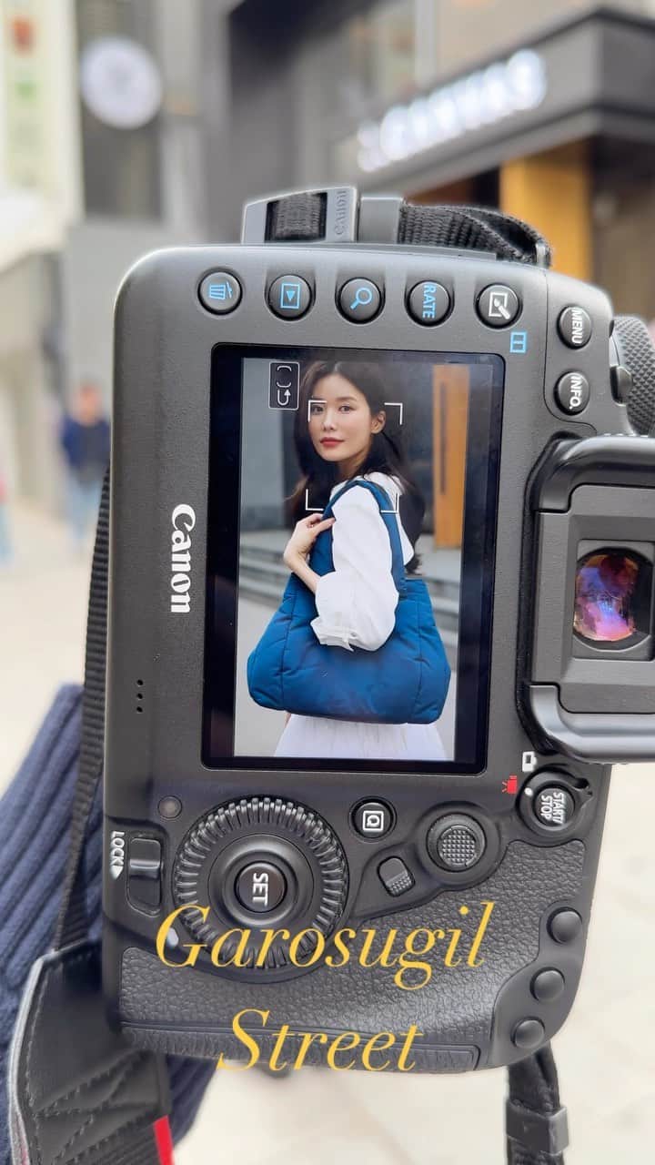 가로수길 , Seoulのインスタグラム：「Street snap 가로수길에서 만난 모델 상아님 @avely_  짧은 시간인데 후다닥 사진 찍고 멋진 사진 많이 건졌다요  📸📸」