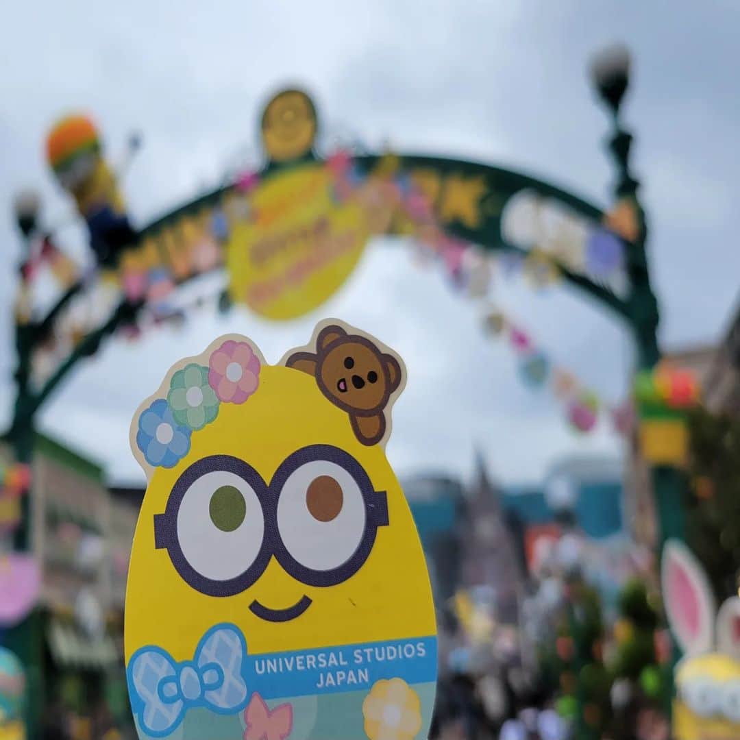 みんちゃん のインスタグラム：「2023イースターのnewシール 🐣 年パス購入  #ユニバ #ユニバーサルスタジオジャパン #usj #大阪 #ユニバーサルスタジオジャパン #minions」