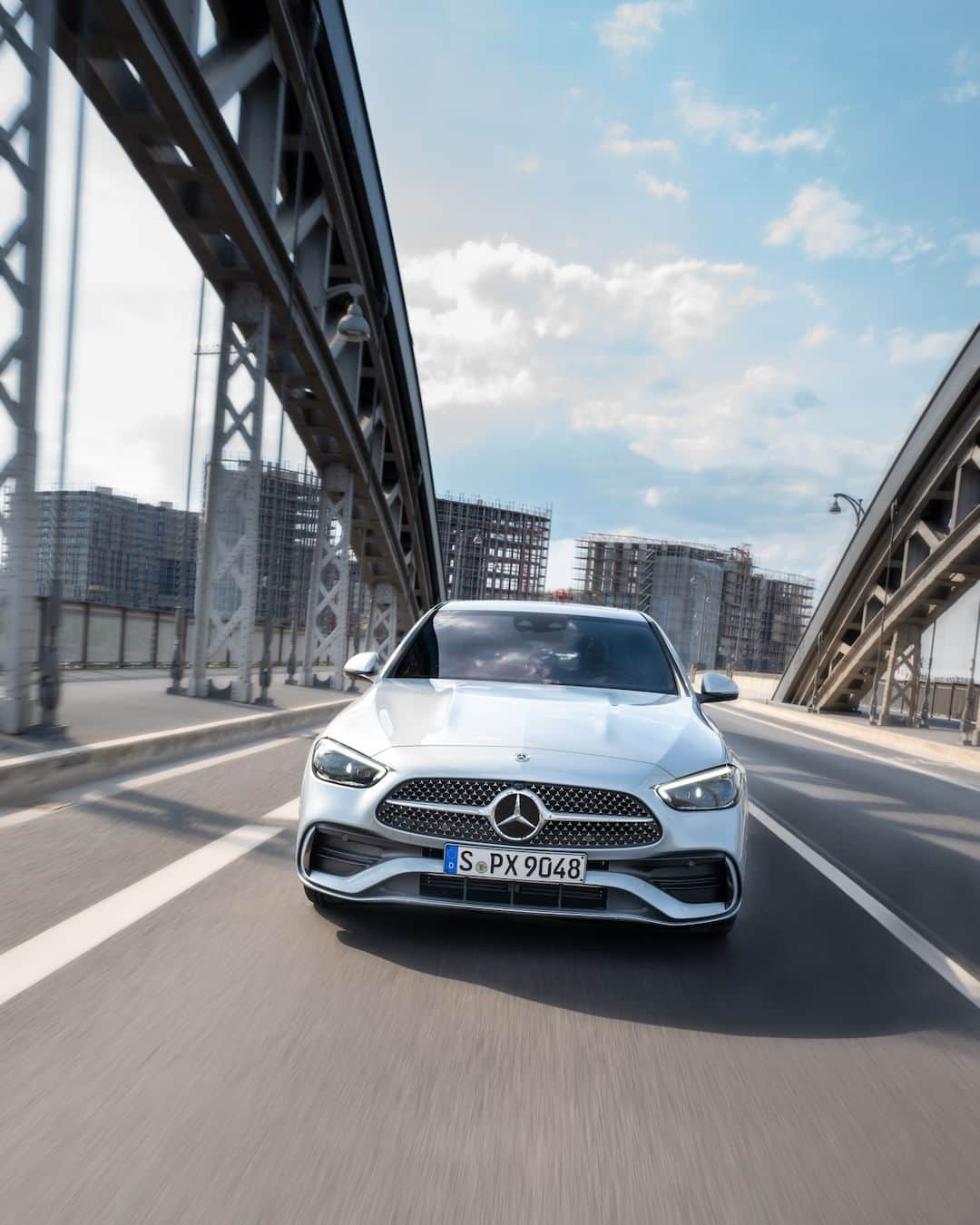 Mercedes-Benz Thailandのインスタグラム：「🚙 ⭐️ Unmistakably stunning!  ไม่มีอะไรที่ทำให้คุณตะลึงไปได้มากกว่าความเท่ของ Mercedes-Benz C 350 e AMG Dynamic คันนี้ ด้วยความงดงามจากกระจังหน้า Star Pattern และไฟหน้าแบบ DIGITAL LIGHT ที่ช่วยเพิ่มวิสัยทัศน์ในการขับขี่มาพร้อมดีไซน์กระโปรงหน้ารถแบบ Power domes ที่เข้ามาเพิ่มความโดดเด่นจนไม่อาจละสายตา  📷 jf.fischer (IG) for #MBcreator  *อุปกรณ์บางส่วนในภาพอาจแตกต่างจากที่จำหน่ายจริง โปรดตรวจสอบรายการอุปกรณ์ของรถยนต์แต่ละรุ่นที่ผู้จำหน่ายฯ อย่างเป็นทางการทั่วประเทศ​​  #CClass #PluginHybrid #MercedesBenz #MercedesBenzThailand」