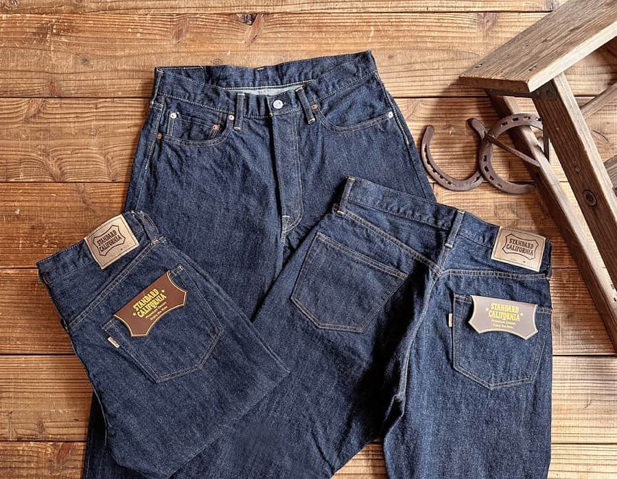 のインスタグラム：「先日発売とともに完売してしまったSD 5Pocket Denim Pants One Washが再入荷しました‼︎  カジュアルスタイルにとどまらず最強のボトムスとして君臨し続けるデニムパンツ。 Standard Californiaのオリジナルデニムパンツの中から、人気の3モデルが揃いました。  プレーンなホームベース型のバックポケットは全モデル共通、レングスはそれぞれのシルエットに合わせたバランスの良い丈感です。  岡山産のオリジナル14ozデニム地は穿き込んだときの色落ちや縮み具合も秀逸。 Standard Californiaカラーのブラウン×イエローのセルビッチも魅力です。  5Pocket Denim Pants One Wash are restock!!  @standardcalifornia_os  @standardcalifornia_movie   #standardcalifornia #スタンダードカリフォルニア #denim #denimpants #pants #bottoms #デニム #デニムパンツ #パンツ #ボトムス  #internationalshipping #overseashipping #worldshopping #worldshoppingjp」