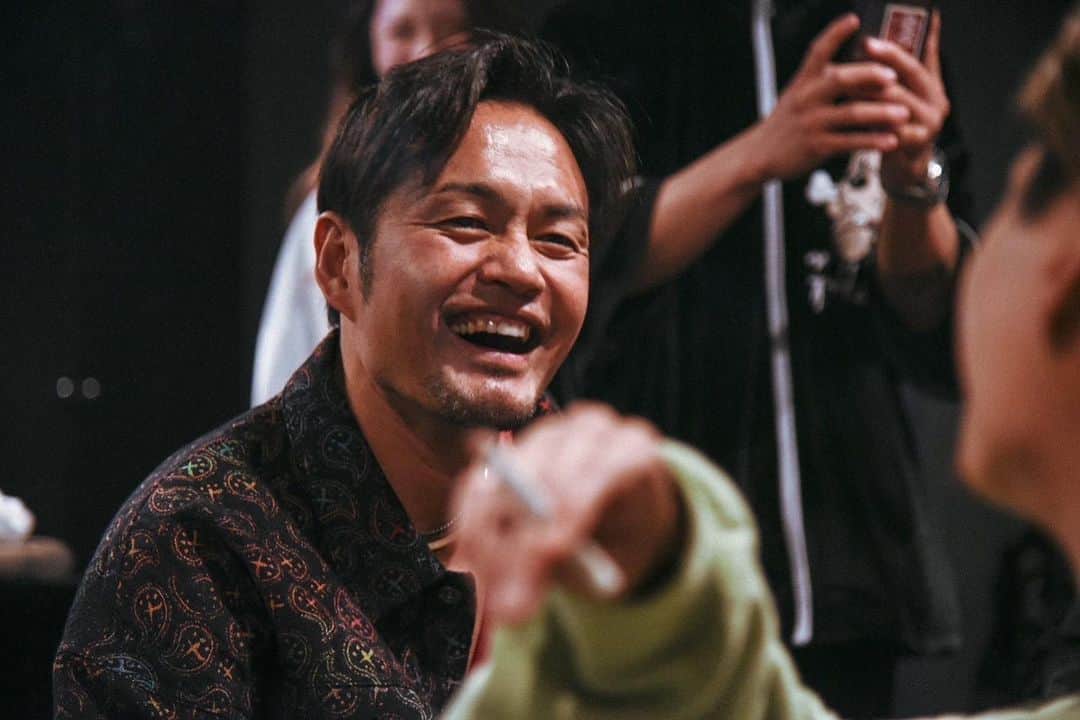 のインスタグラム：「昨日オールアップ！ 今作は本当に笑いの絶えない現場でした！ この写真が物語ってる！ 公開が近くなったらまたどんどん写真出します！  現場にいられる幸せに感謝して、さぁ、次の作品に向け仕切り直し。 #savage獲るのは誰だ」