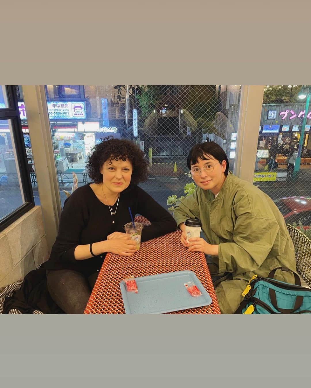 松田青子のインスタグラム：「Polly and I are going to be in Oxford in June, and this is us in Shin-Okubo this month☕️☕️」