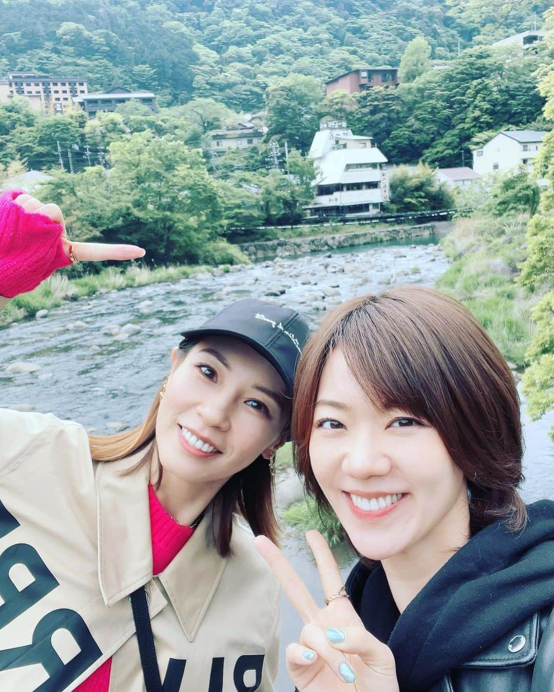 瀬戸かずやさんのインスタグラム写真 - (瀬戸かずやInstagram)「. 箱根ツアーに行ってきました！ . . ロマンスカー乗って、 登山鉄道乗って（スイッチバック！）、 ケーブルカー乗って（傾斜が急すぎた！） ロープーウェイ乗って（下見るとちょっと怖い笑）、 海賊船乗って（すごい中も豪華だった）、 彫刻の森美術館行って（足湯に一番時間かけた笑）、 大涌谷で黒たまご食べて、 箱根神社と九頭竜神社参拝して、、、 . . これでもかってくらいべったべたな箱根観光して、大満足でした！ . . さお  #宝塚歌劇団 #宙組 #美月悠  #箱根旅行  #ロマンスカー  #はつ花そば本店 おいしかったな #黒たまご 寿命延びたかな？ #彫刻の森美術館 同じポーズしてみたよ #九頭竜神社 片道４０分歩いた！ #瀬戸かずや さん #楽しかった」4月27日 13時58分 - kazuya.seto_akira